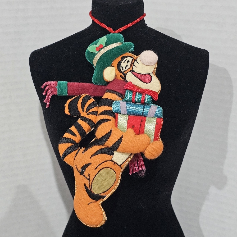 Disney Christmas Ornament Vintage Tigger delivers Gifts 🎁 Soft 2 sided L👀K